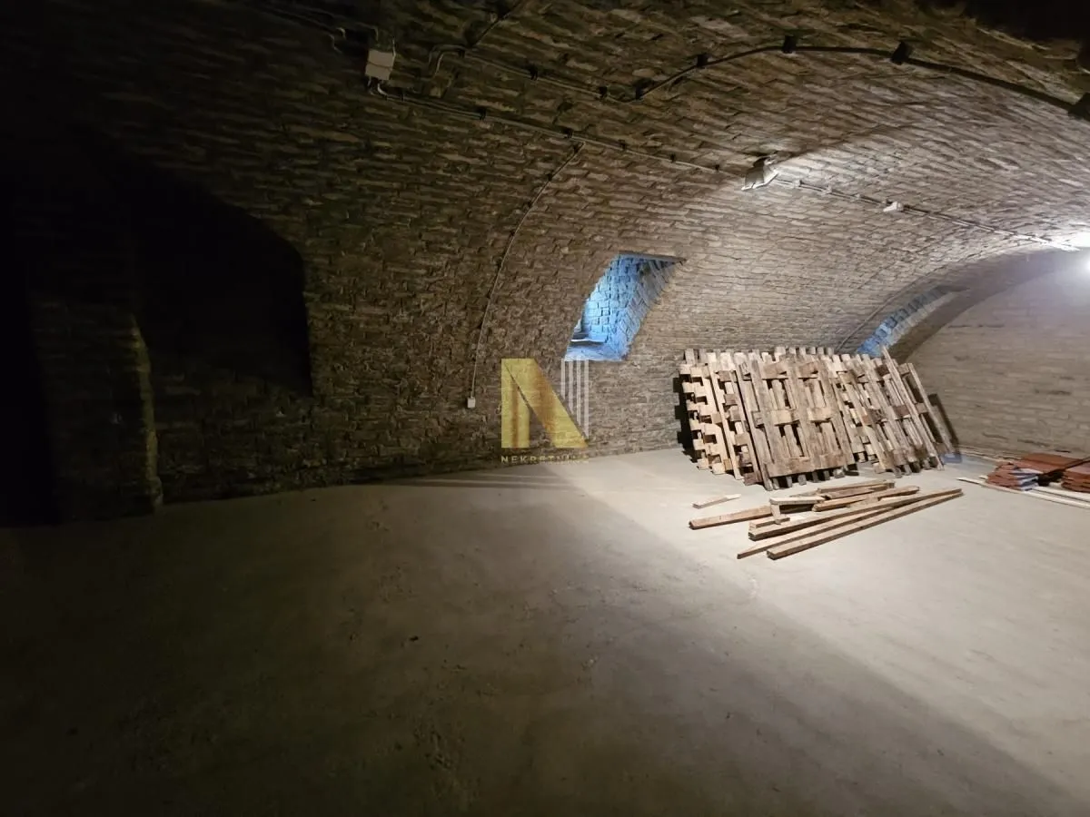 Prodaja, stan, 252m², Centar, Subotica