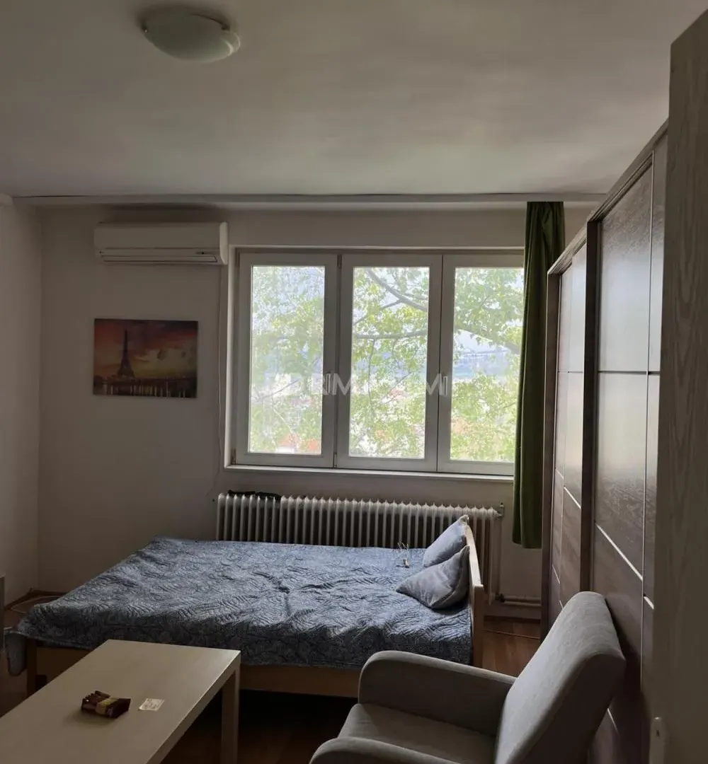 Izdavanje, dvosoban stan, 54m², Karaburma, Palilula Sve Podlokacije