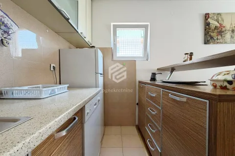 Rent, one bedroom apartment, 40m², Krivi Most, Podgorica - image 6