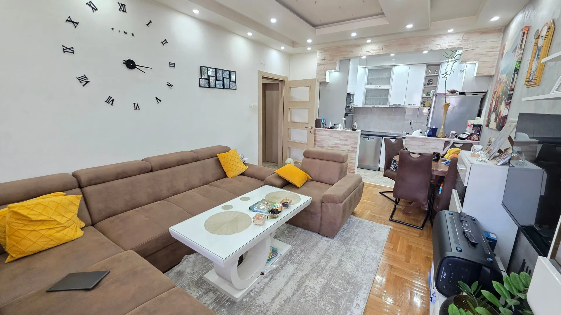 Prodaja, dvosoban stan, 83m², Krivi Most, Podgorica