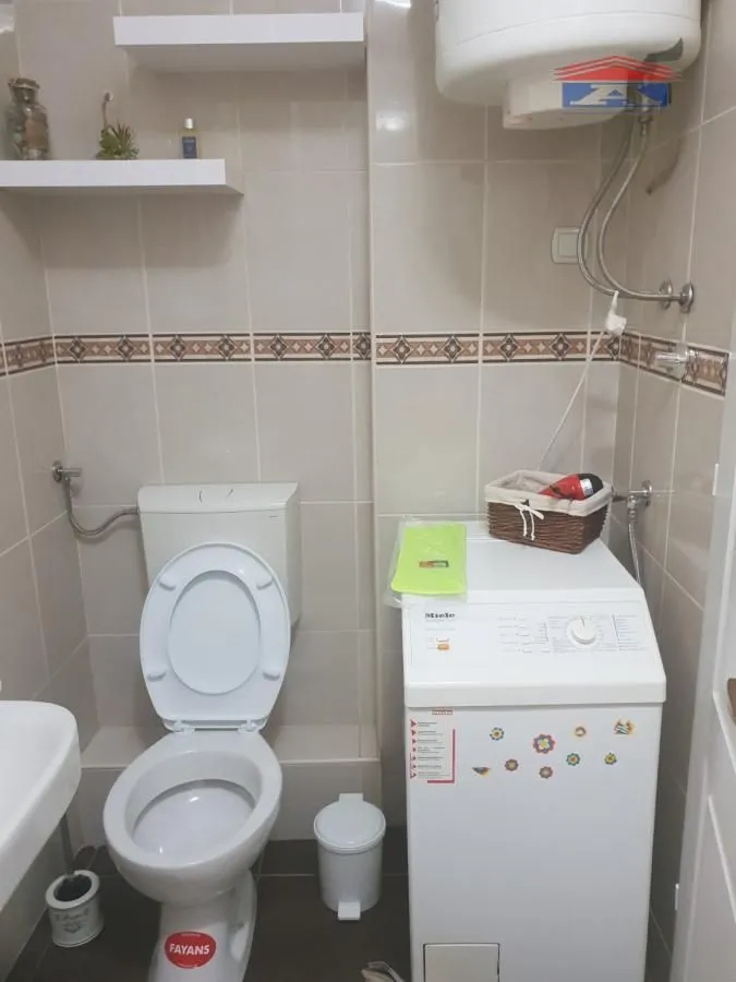 Izdavanje, jednosoban stan, 42m², Novi Sad, Srbija