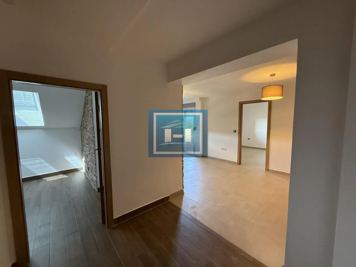 Prodaja, jednosoban stan, 77m², Vašarište, Jagodina
