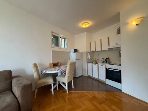 Rent, two bedroom apartment, 60m², Bečići, Budva - image 3