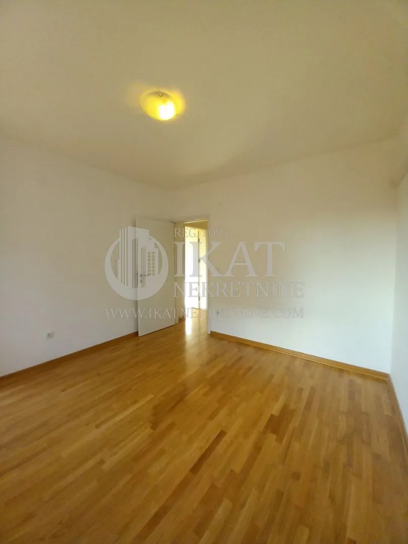 Sale, house, 397m², Petlovo Brdo, Beograd