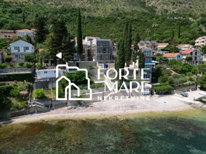 Prodaja, kuća, 309m², Njivice, Herceg Novi