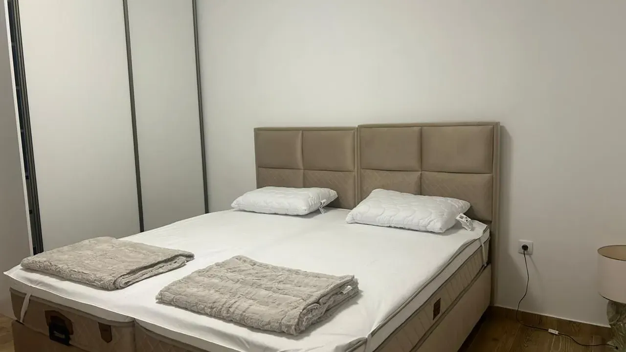 Izdavanje, dvosoban stan, 68m², Centar, Podgorica