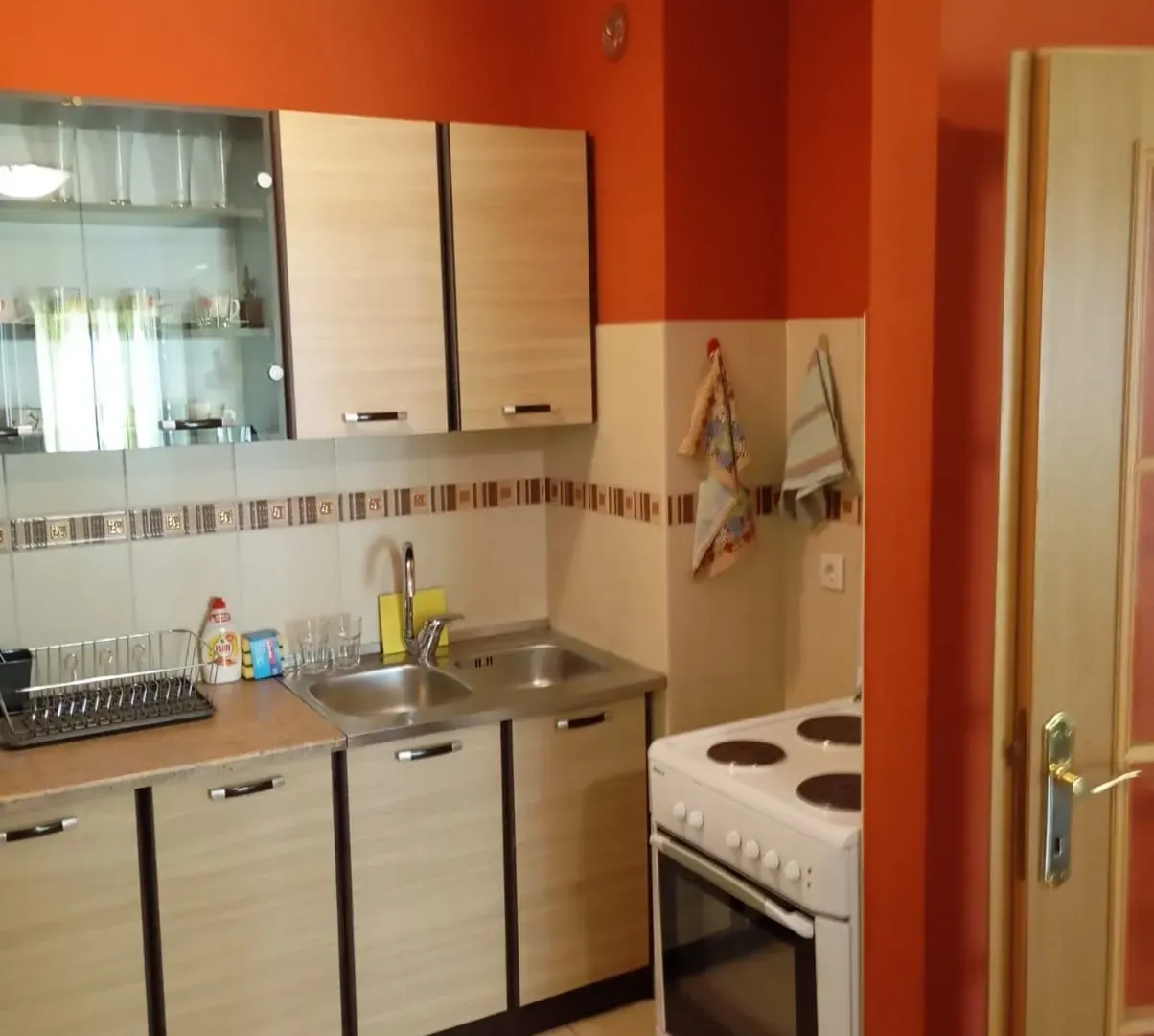 Izdavanje, jednosoban stan, 48m², Blok 6, Podgorica