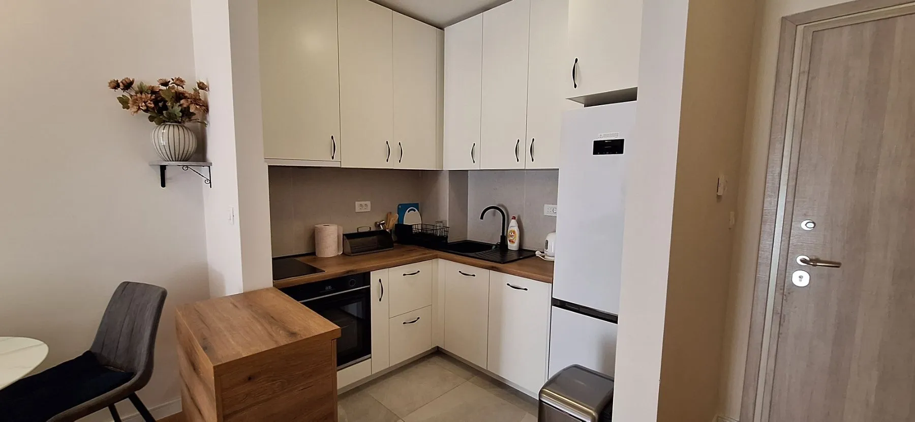 Izdavanje, jednosoban stan, 40m², Central Point, Podgorica