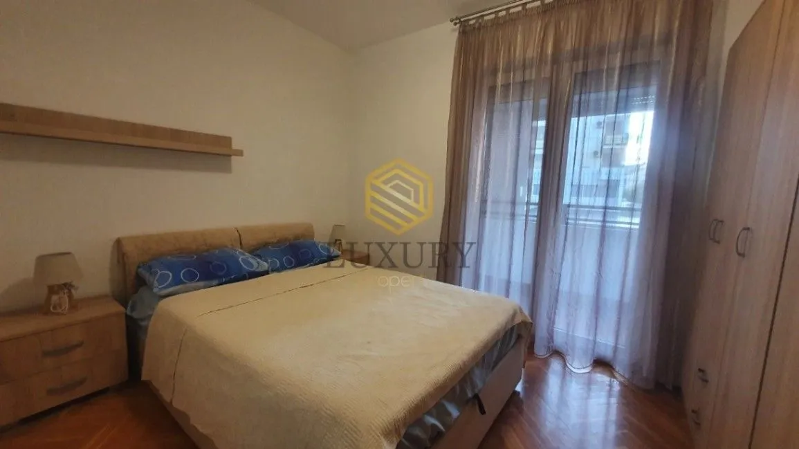 Izdavanje, dvosoban stan, 63m², Blok 9, Podgorica