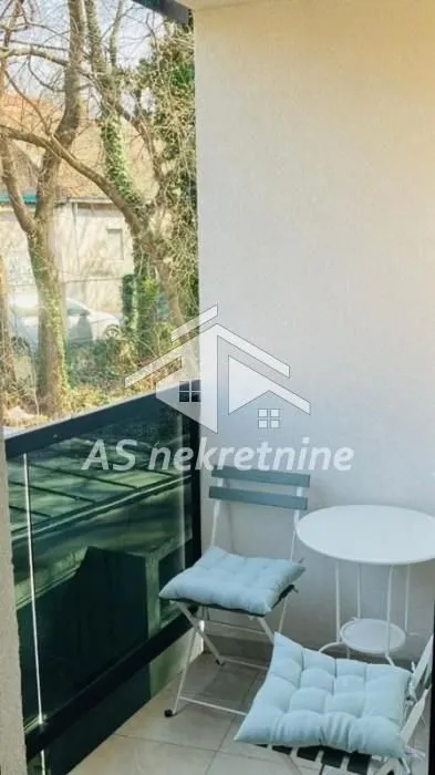 Izdavanje, dvosoban stan, 42m², Gradska Bolnica, Zvezdara Sve Podlokacije