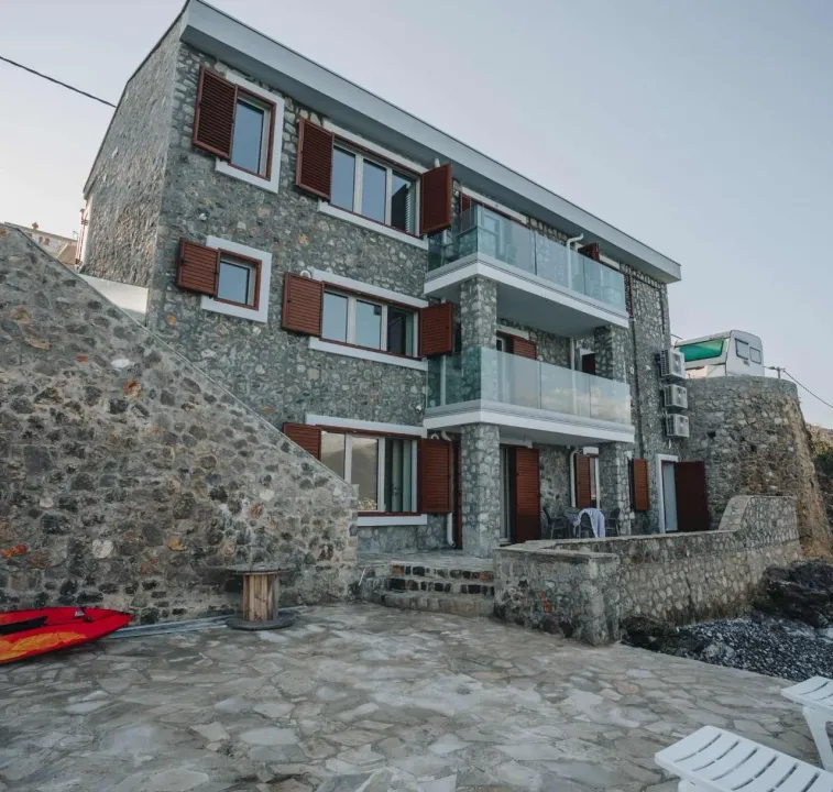 Prodaja, kuća, 241m², Krašići, Tivat