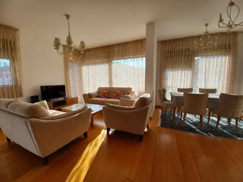 Izdavanje, trosoban stan, 103m², Centar, Budva - image 8