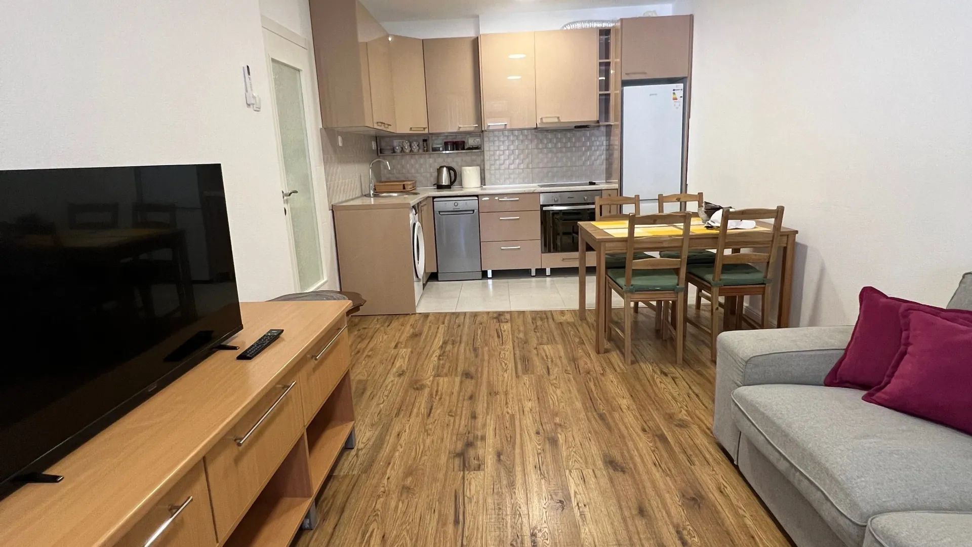 Rent, two bedroom apartment, 65m², Centar, Bar