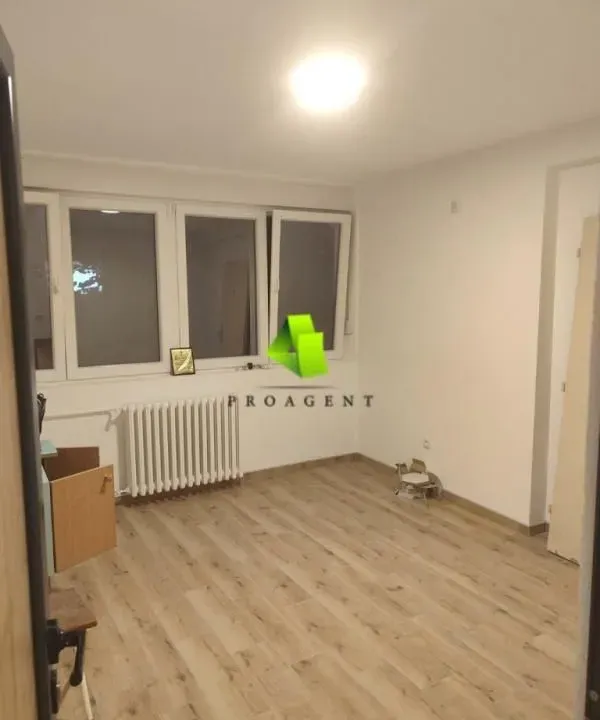 Izdavanje, poslovni prostor, 30m², Centar, Kruševac