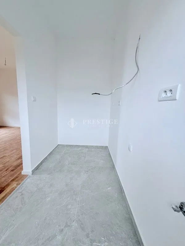 Izdavanje, dvosoban stan, 64m², Tološi, Podgorica