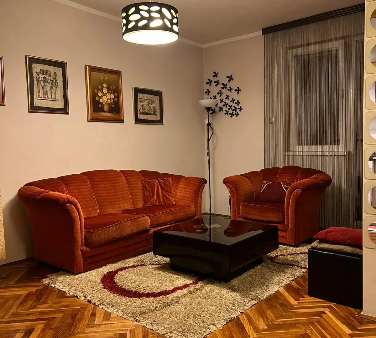 Izdavanje, dvosoban stan, 60m², Blok 6, Podgorica