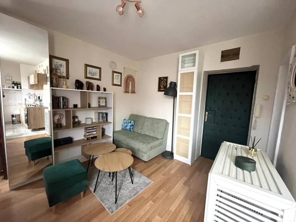 Izdavanje, dvosoban stan, 32m², Gradska Bolnica, Zvezdara Sve Podlokacije