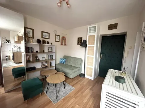 Izdavanje, dvosoban stan, 32m², Gradska Bolnica, Zvezdara Sve Podlokacije - image 1