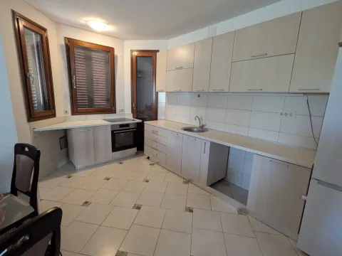 Rent, house, 80m², Zagorič, Podgorica - image 10