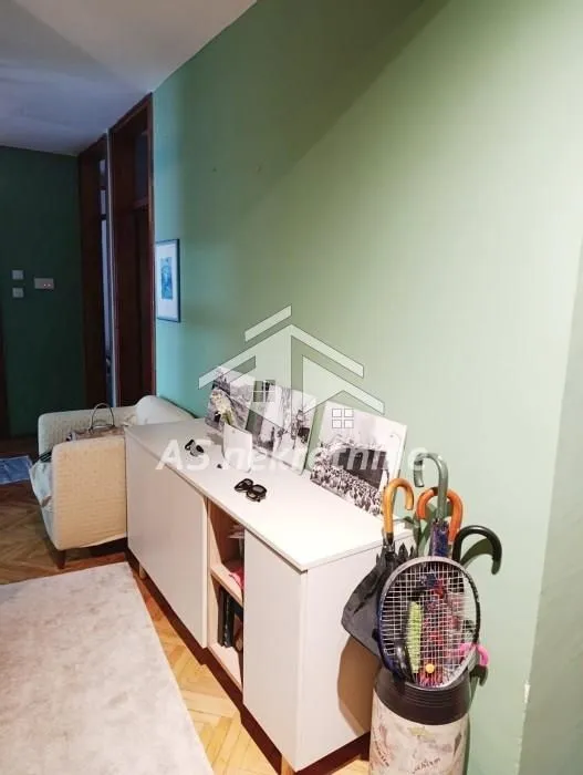 Izdavanje, četvorosoban stan, 108m², Savski Venac, Beograd