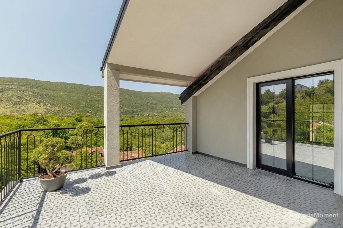 Prodaja, dvosoban stan, 103m², Herceg Novi, Crna Gora