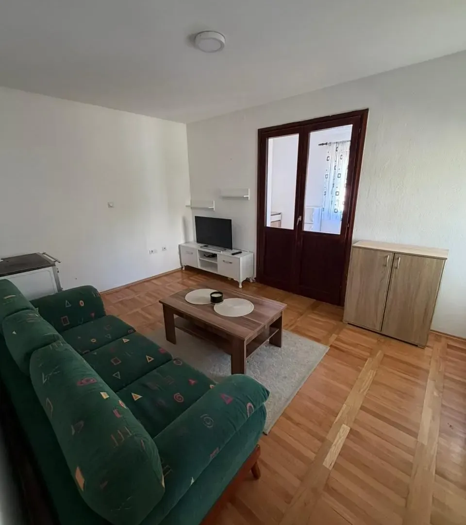 Izdavanje, jednosoban stan, 45m², Zlatica, Podgorica
