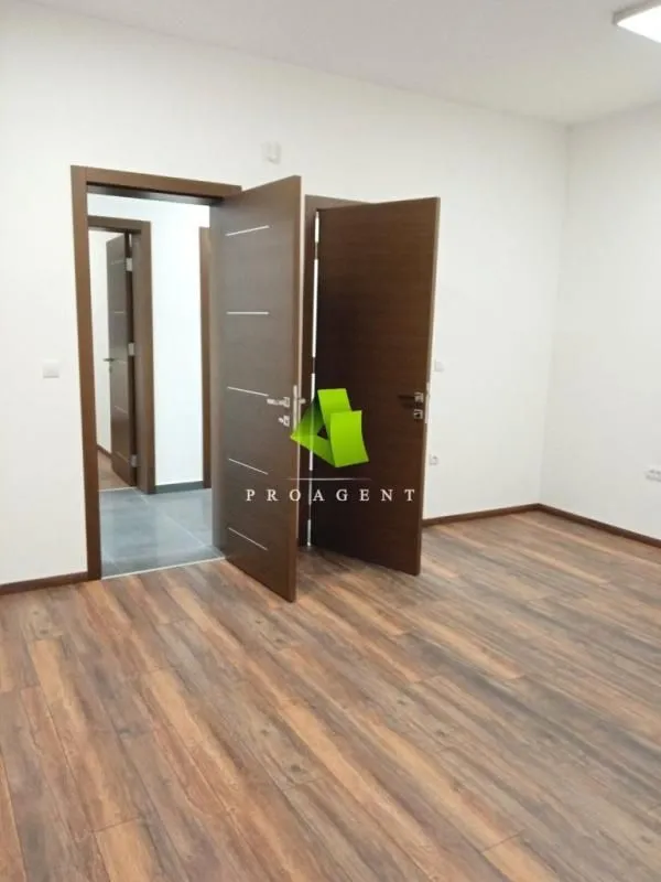 Rent, office space, 2962m², Pantelej, Niš