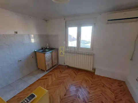 Prodaja, jednosoban stan, 45m², Stari Aerodrom, Podgorica - image 2