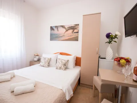Daily-rent, studio apartment, 13m², Centar, Bar - image 3