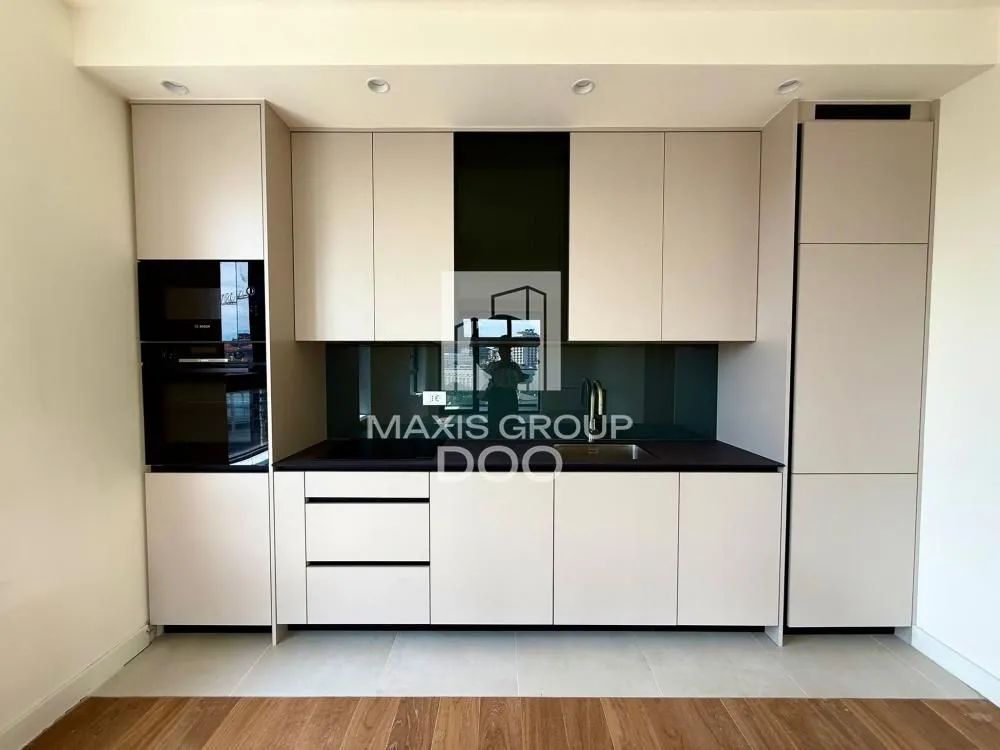 Izdavanje, trosoban stan, 80m², Savski Venac, Beograd