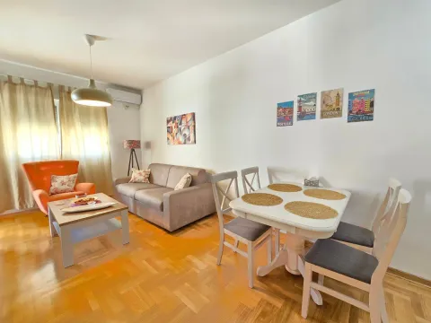 Rent, one bedroom apartment, 47m², Budva, Crna Gora - image 23