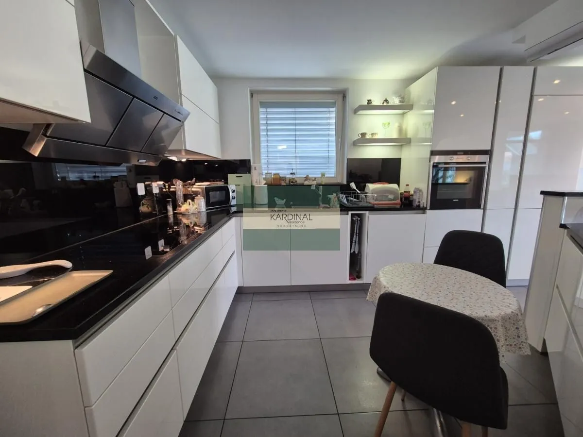 Prodaja, kuća, 528m², Budžino brdo, Jagodina