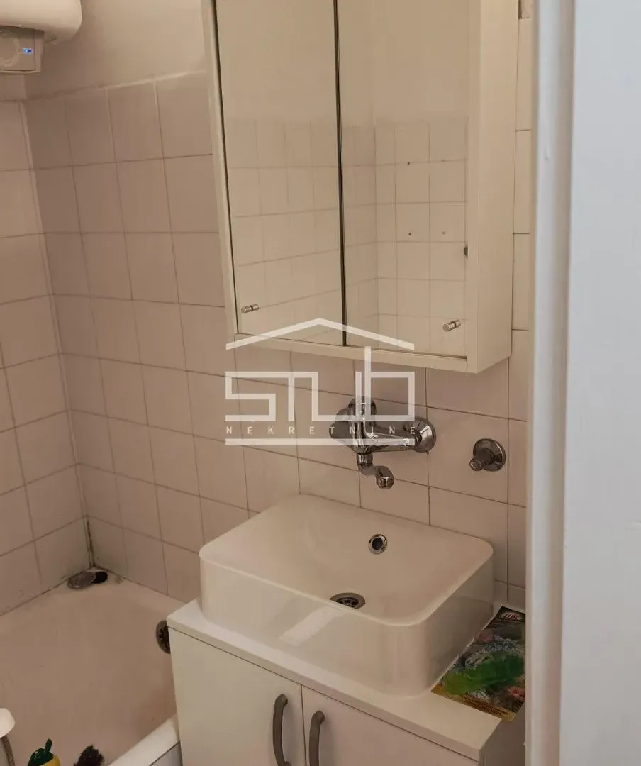 Izdavanje, dvosoban stan, 39m², Vračar Sve Podlokacije, Beograd