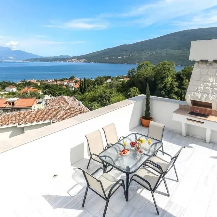 Prodaja, kuća, 490m², Đenovići, Herceg Novi