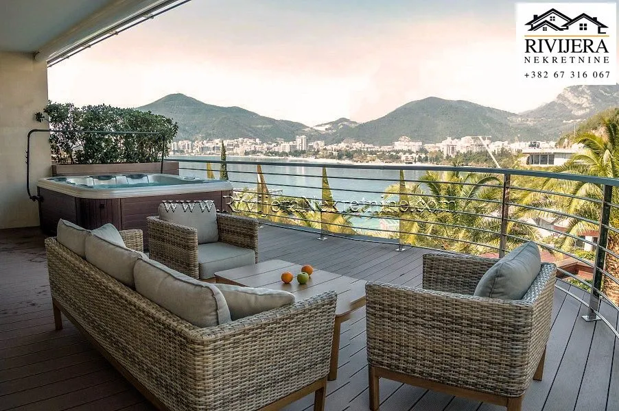 Sale, two bedroom apartment, 155m², Bečići, Budva