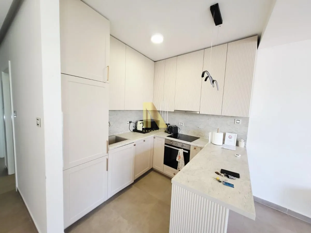 Izdavanje, trosoban stan, 73m², Centar, Novi Sad
