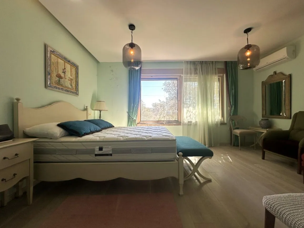 Sale, five bedroom apartment, 200m², Sveti Stefan, Budva