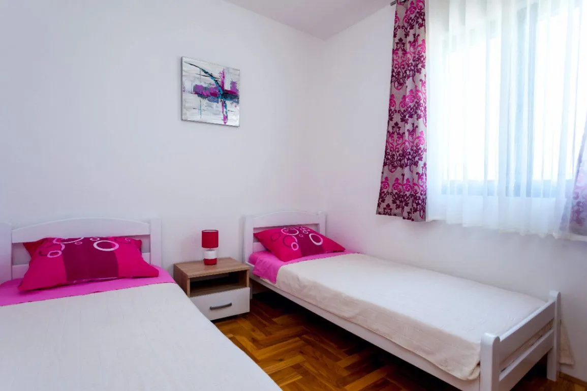 Rent, two bedroom apartment, 55m², Radovići, Tivat