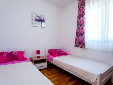 Izdavanje, dvosoban stan, 55m², Radovići, Tivat - image 8