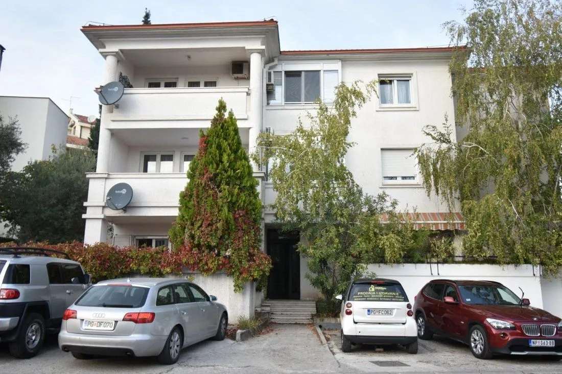 Izdavanje, trosoban stan, 117m², Gorica C, Podgorica