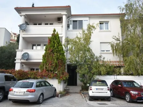 Izdavanje, trosoban stan, 117m², Gorica C, Podgorica - image 1