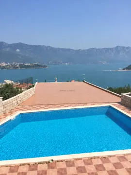 Swimming pool with a terrace and sea and mountain views. - image 8