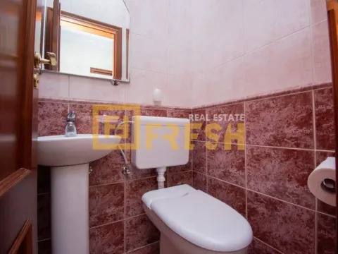 Izdavanje, dvosoban stan, 94m², Centar, Podgorica - image 23