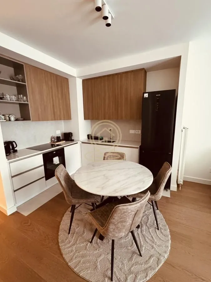Izdavanje, dvosoban stan, 55m², Savski Venac, Beograd