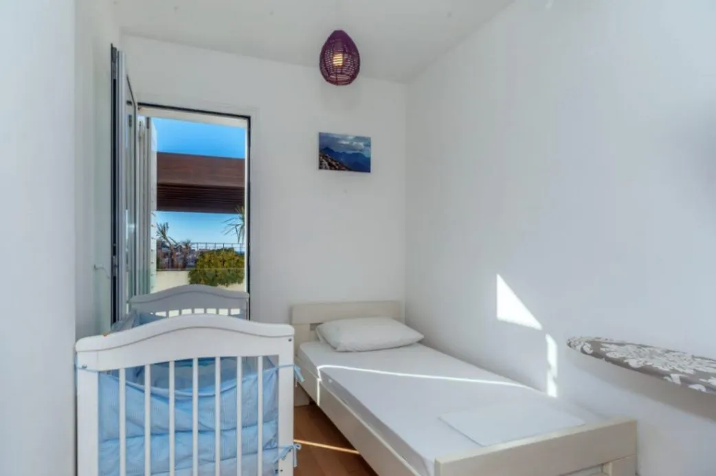 Rent, apartment, 78m², Pržno, Budva