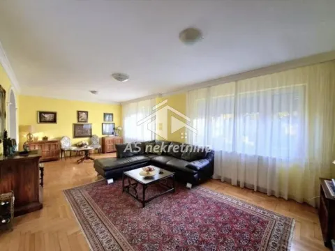 Izdavanje, četvorosoban stan, 140m², Savski Venac, Beograd - image 3