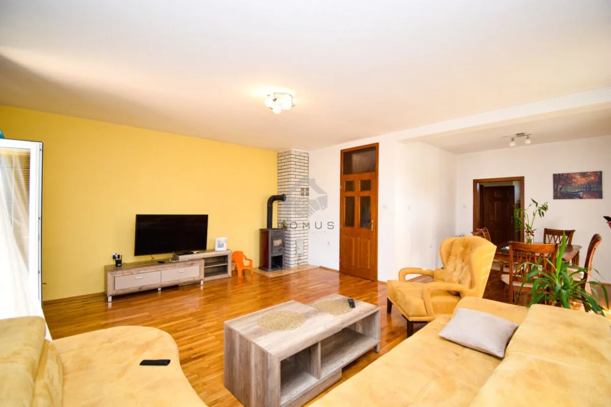 Rent, four bedroom apartment, 180m², Tološi, Podgorica