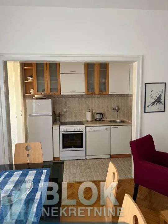 Izdavanje, jednosoban stan, 55m², Centar, Podgorica