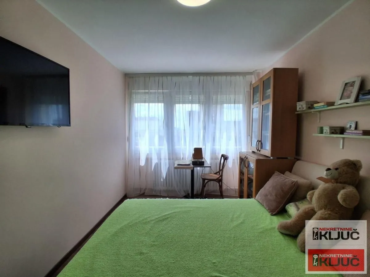 Prodaja, trosoban stan, 76m², Socijalno, Novi Sad Sve Podlokacije