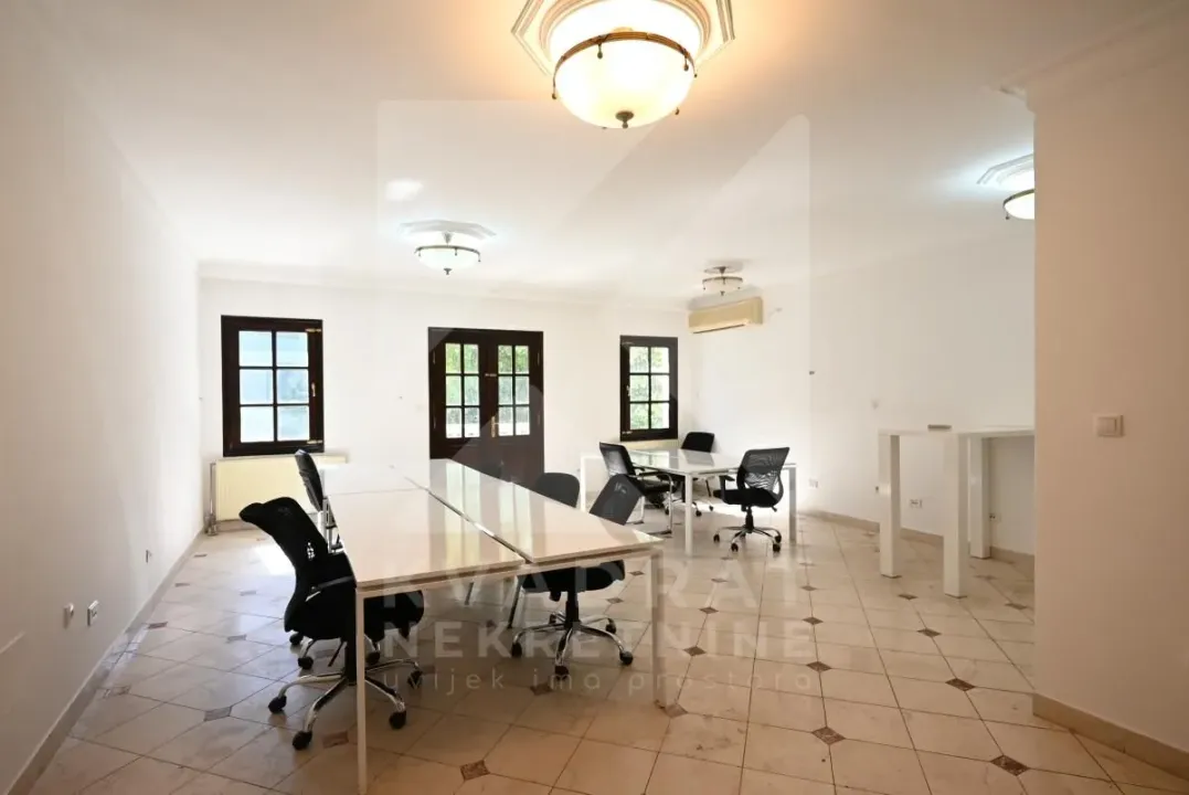 Izdavanje, poslovni prostor, 150m², Centar, Podgorica